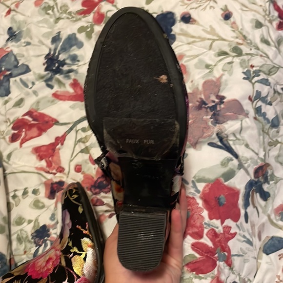 Black floral Bamboo heeled boots only worn 2-3 times. - Picture 3 of 4